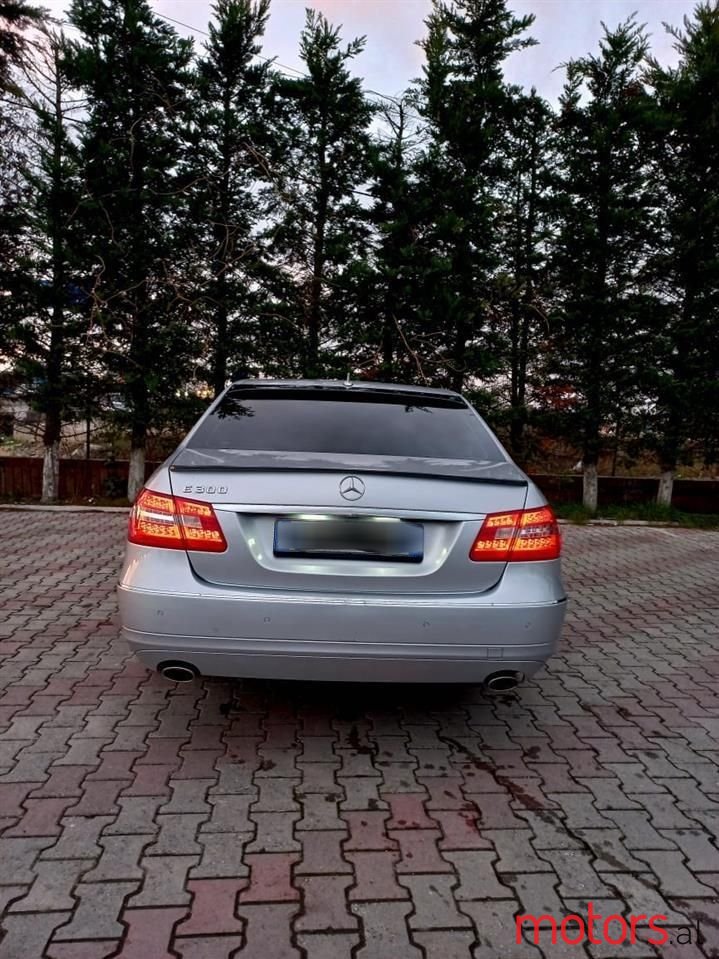 2010' Mercedes-Benz 300 photo #4