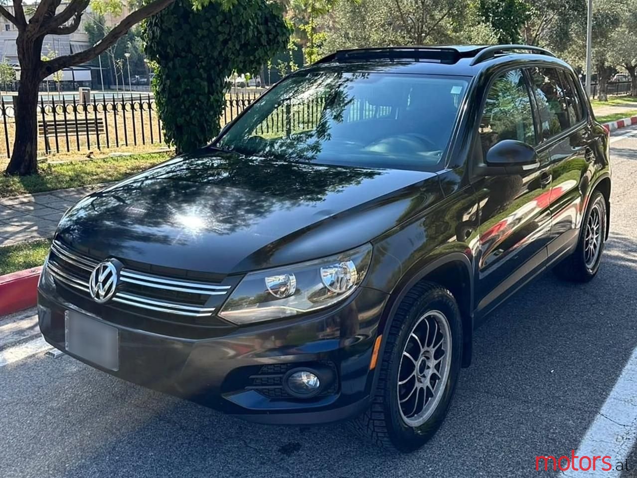 2013' Volkswagen Tiguan photo #3