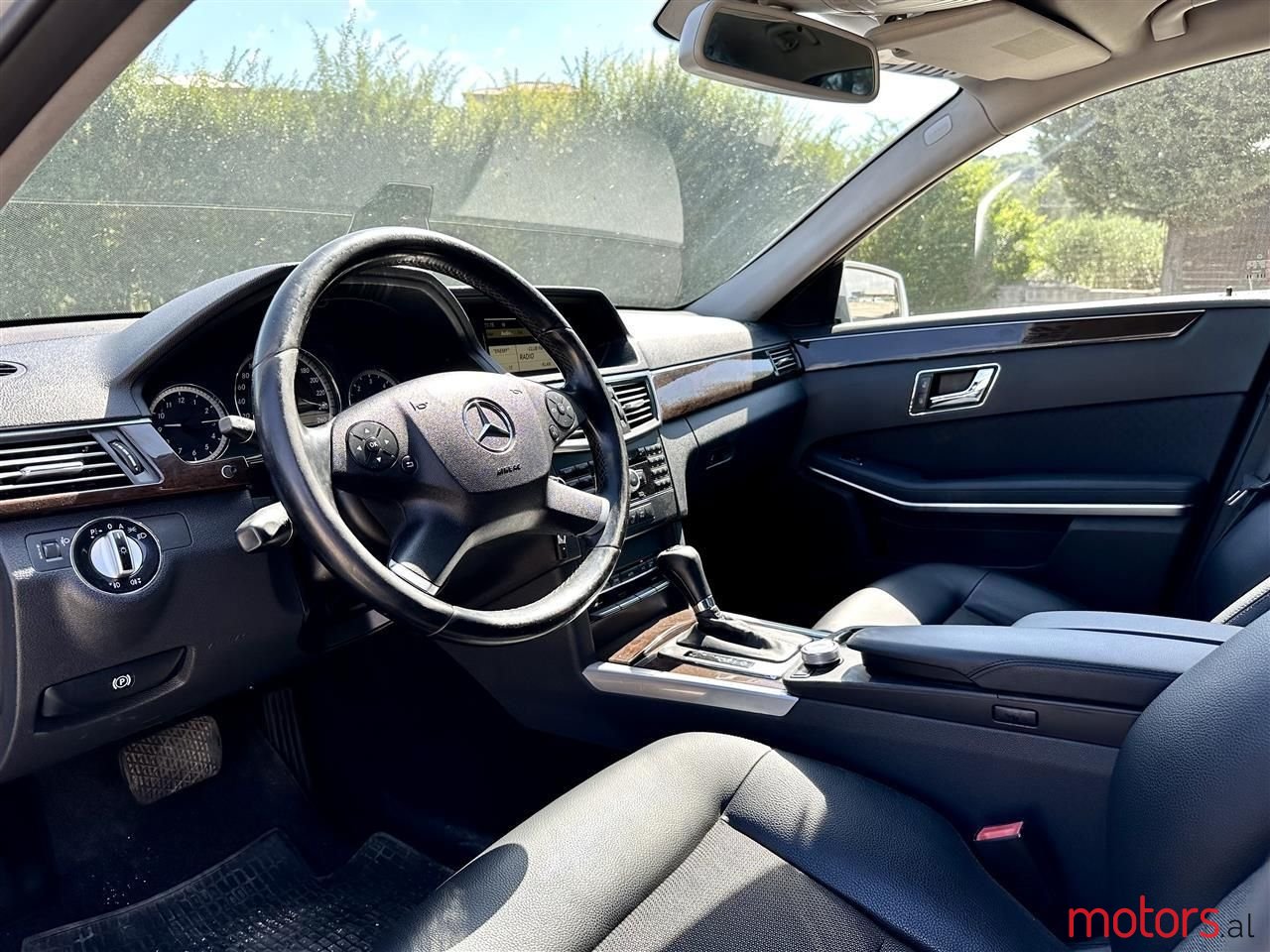 2010' Mercedes-Benz E 220 photo #3