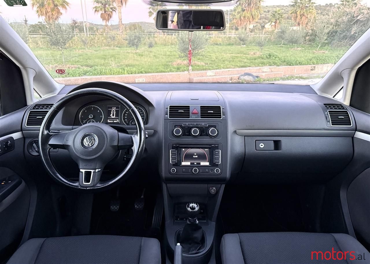 2012' Volkswagen Touran photo #4
