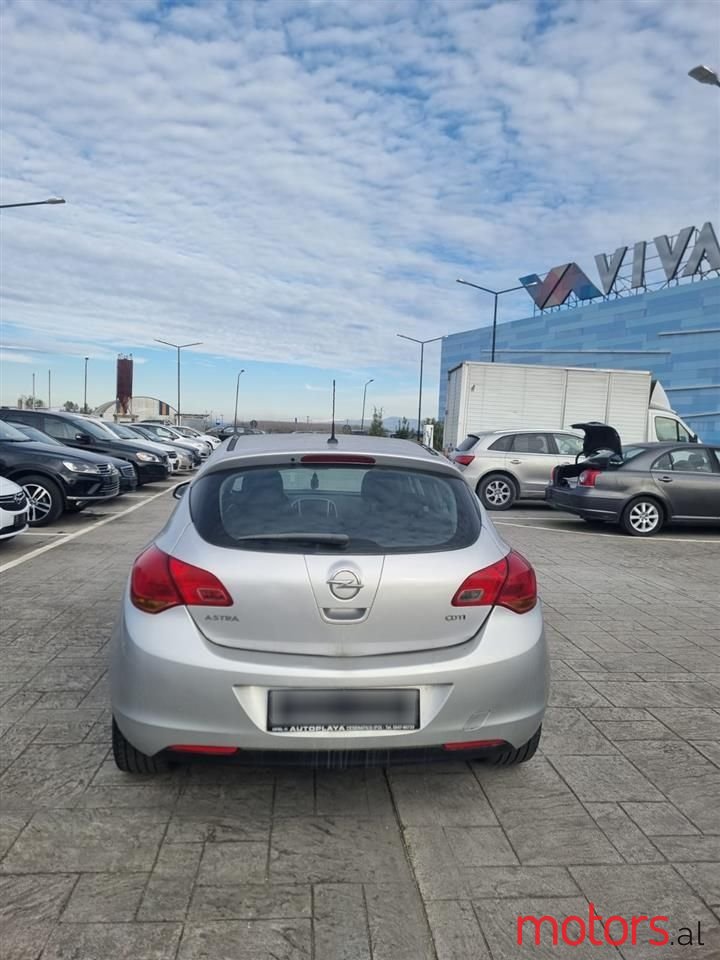 2010' Opel Astra photo #4