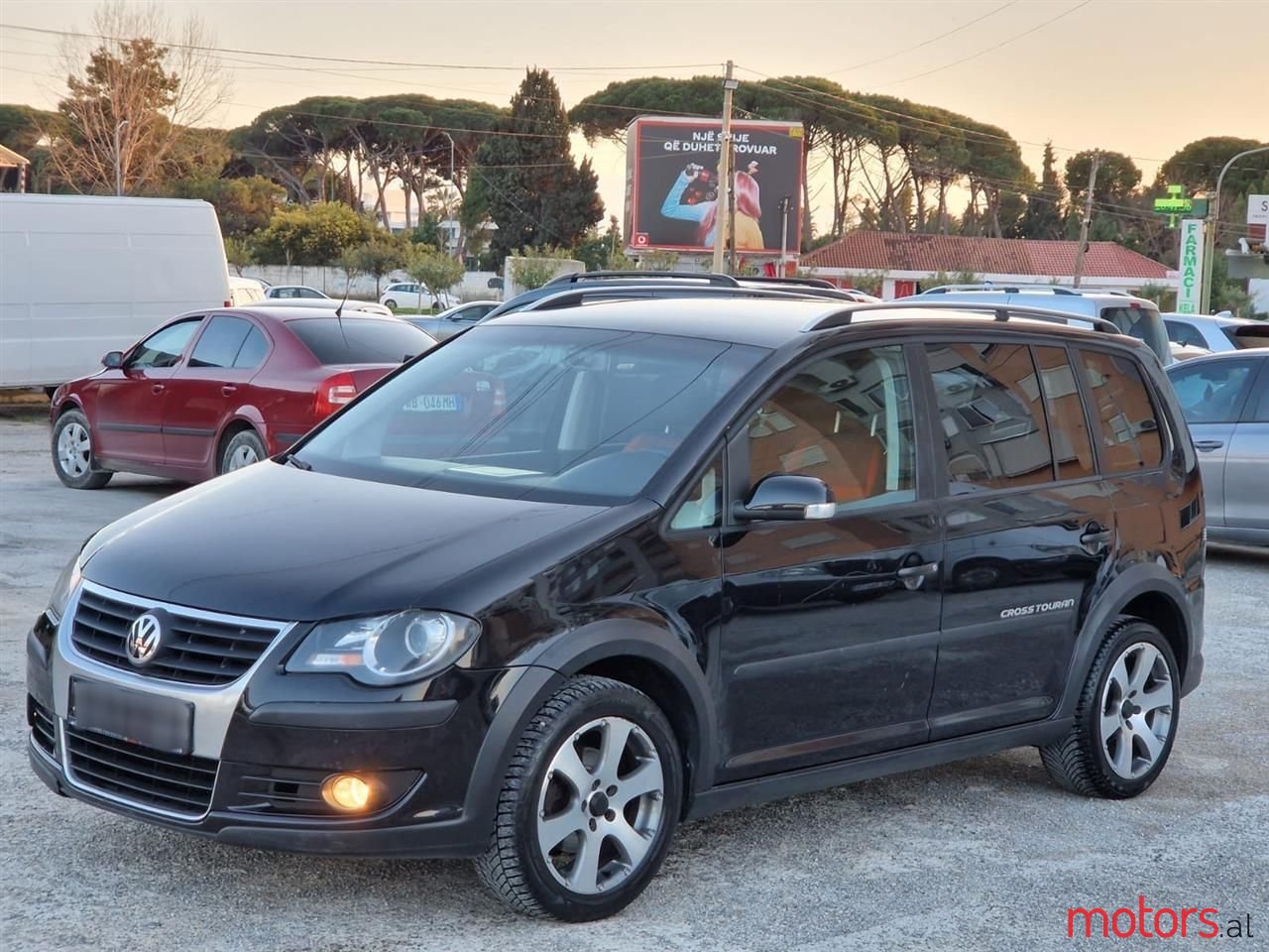 2008' Volkswagen Touran photo #1