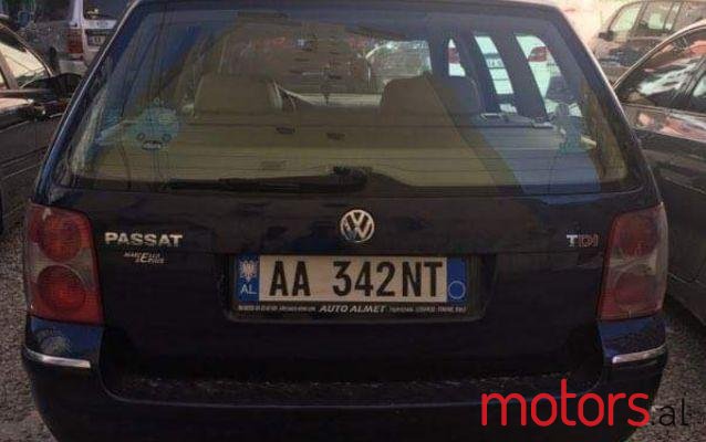 2002' Volkswagen Passat photo #1