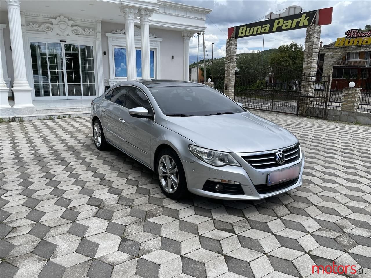 2010' Volkswagen Passat photo #1