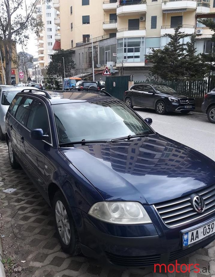 2003' Volkswagen Passat photo #1