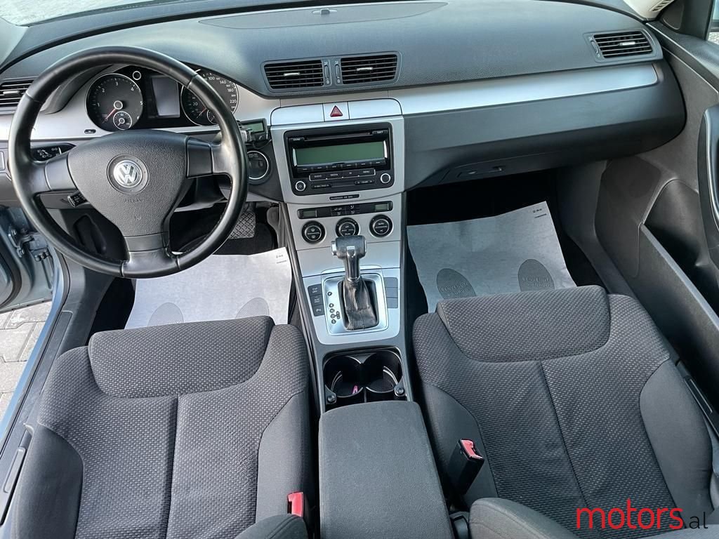 2009' Volkswagen Passat photo #3