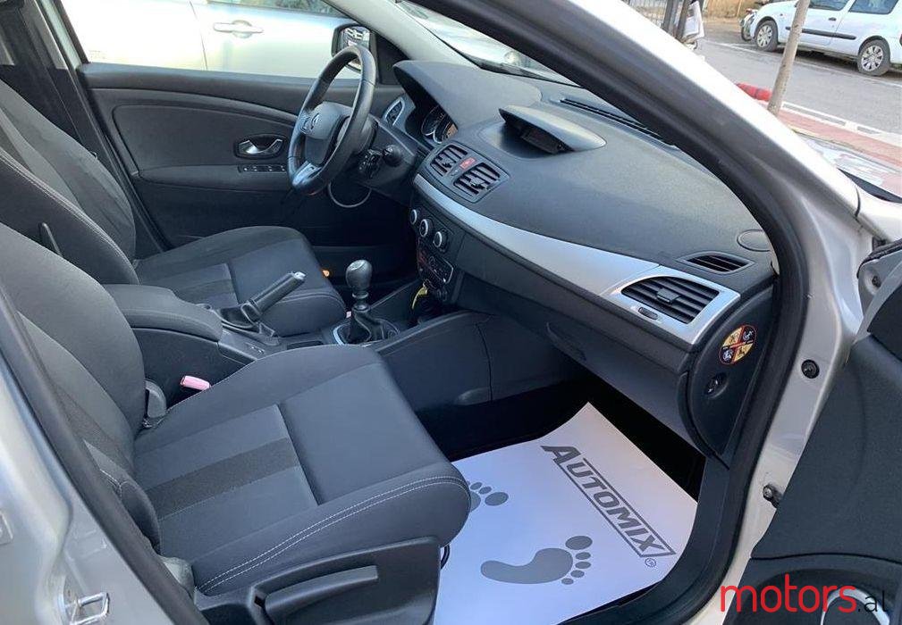 2010' Renault Megane photo #1