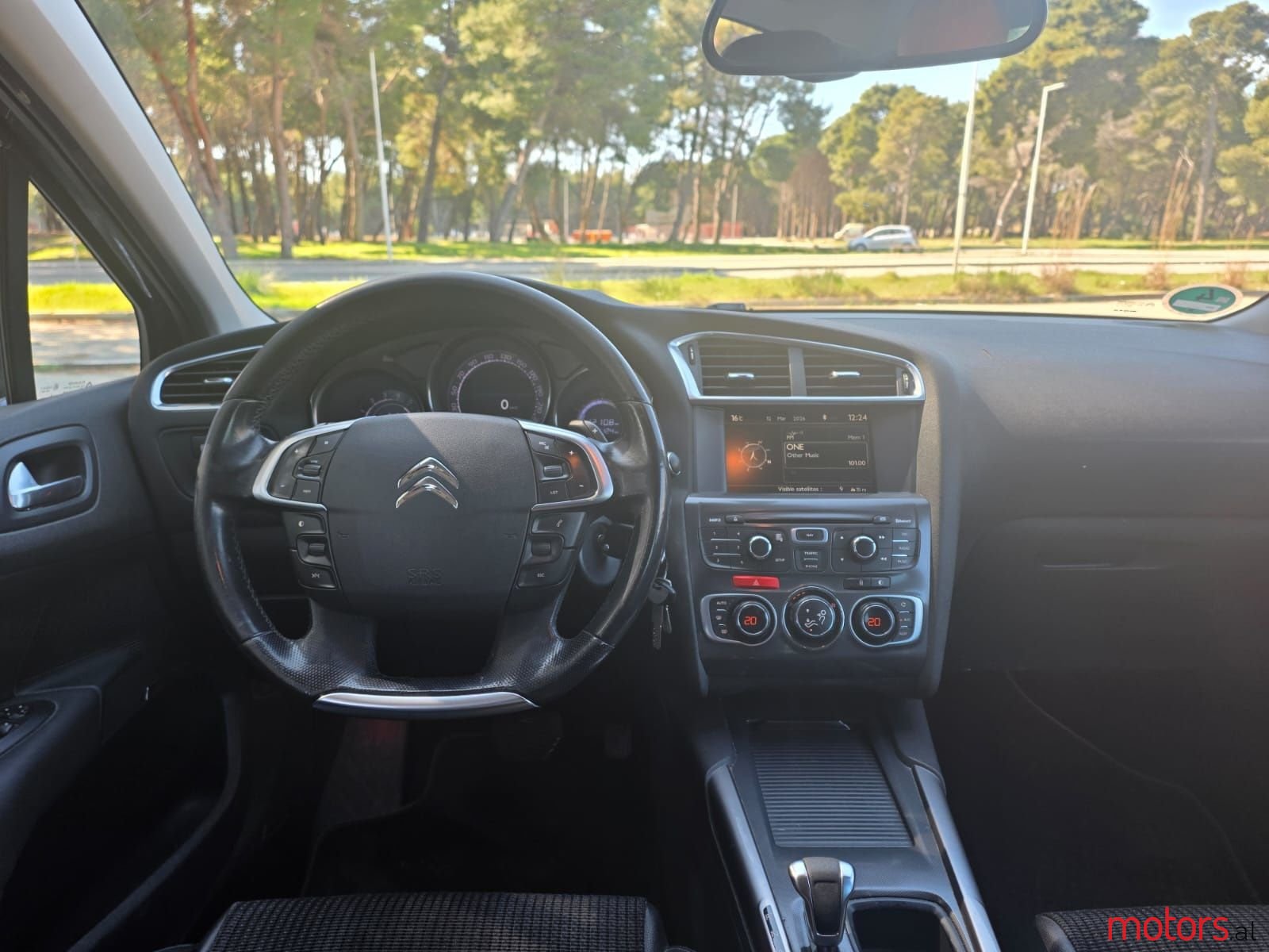 2011' Citroen C4 photo #6