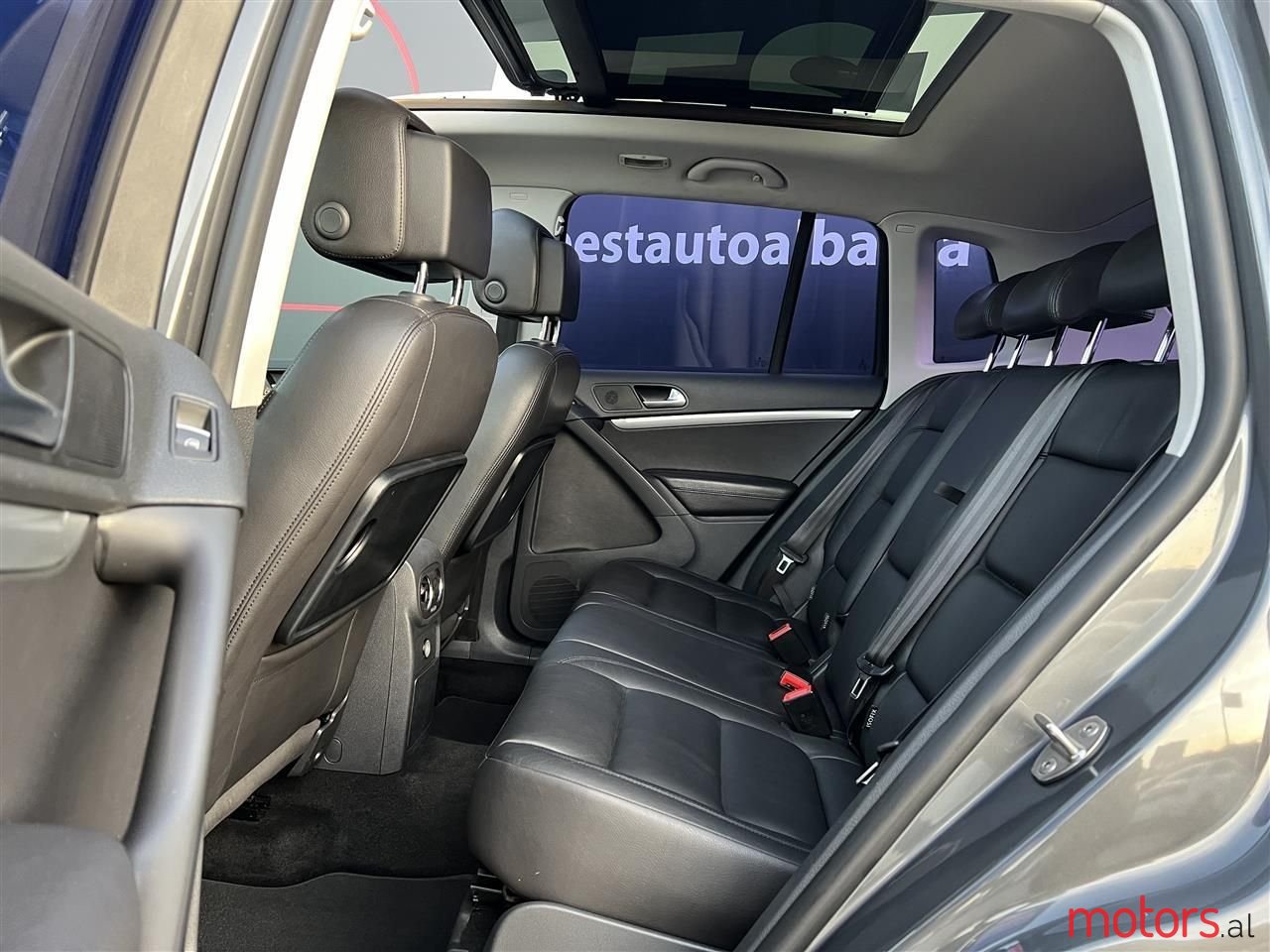 2012' Volkswagen Tiguan photo #5