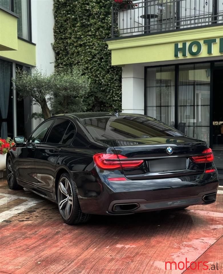 2017' BMW 740 photo #2