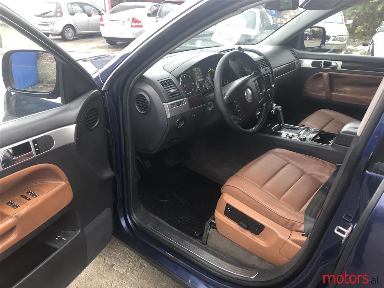 2005' Volkswagen Touareg photo #5