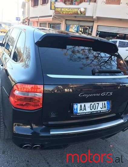 2005' Porsche Cayenne photo #3