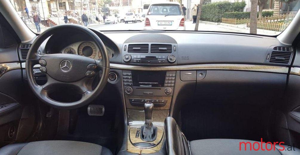 2008' Mercedes-Benz E 200 photo #1