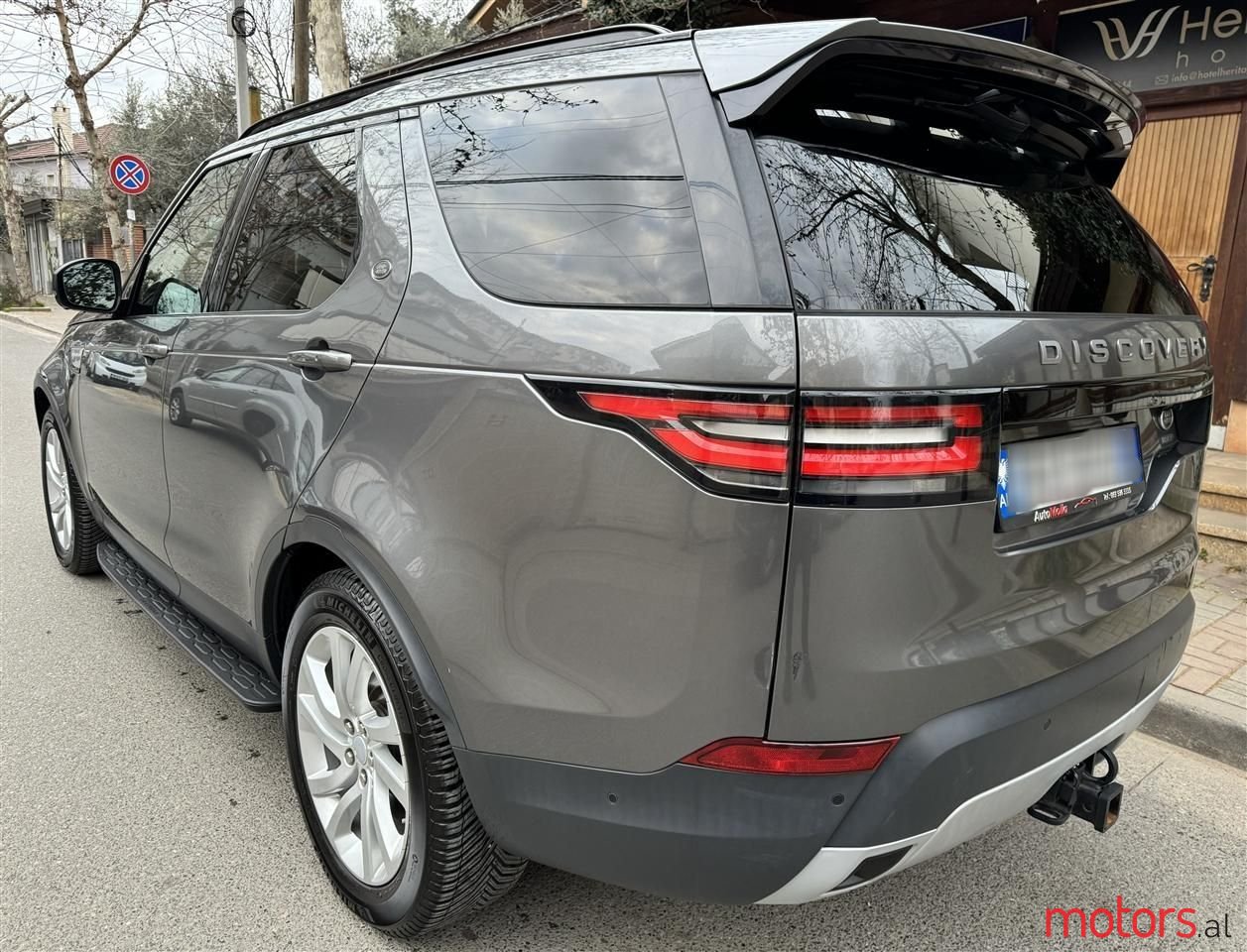 2018' Land Rover Discovery photo #4