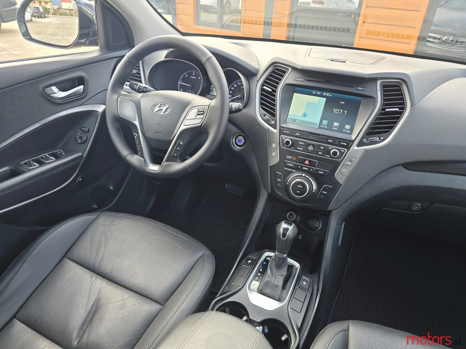 2015' Hyundai Santa Fe photo #5