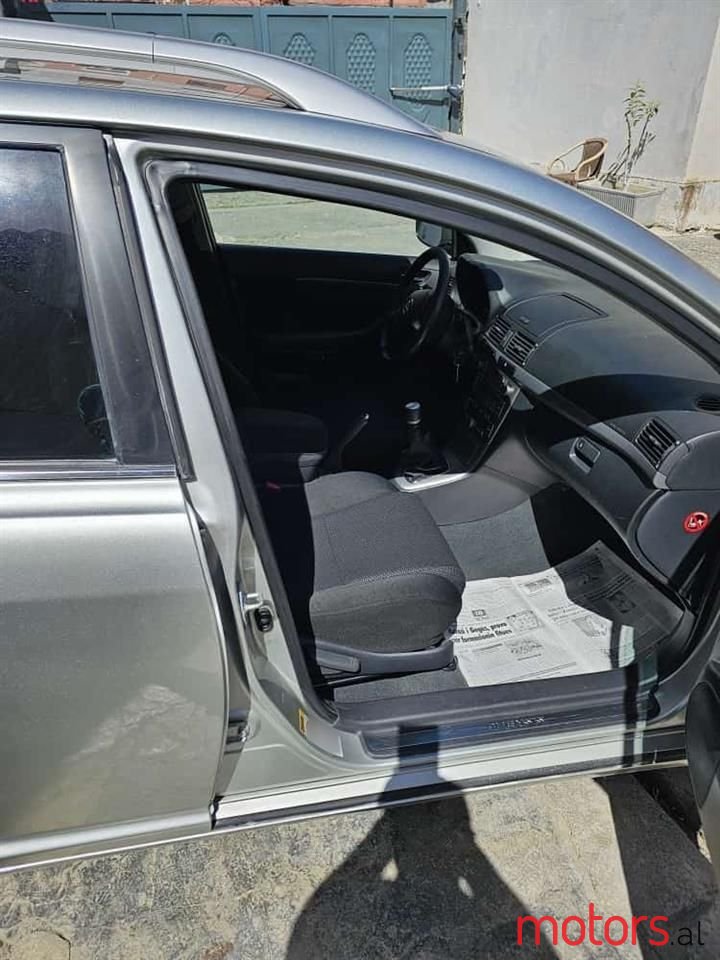 2009' Toyota Avensis photo #5