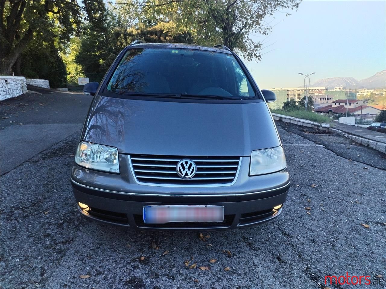 2010' Volkswagen Sharan photo #1