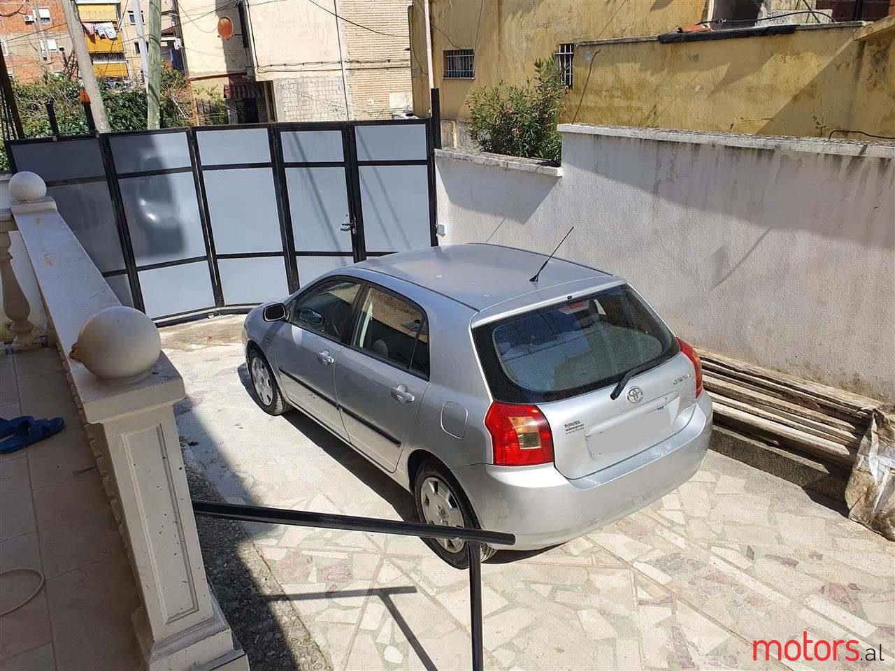 2004' Toyota Corolla photo #2