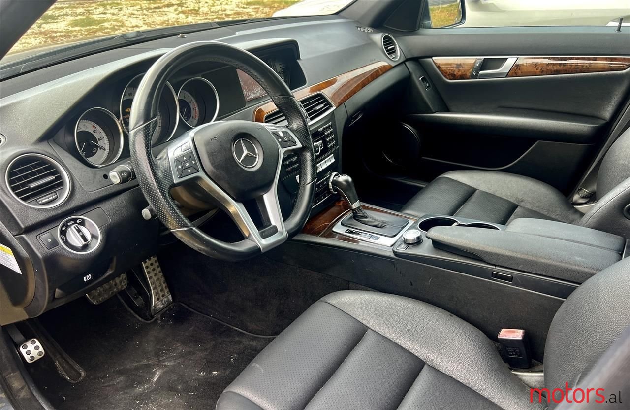 2013' Mercedes-Benz C 250 photo #2