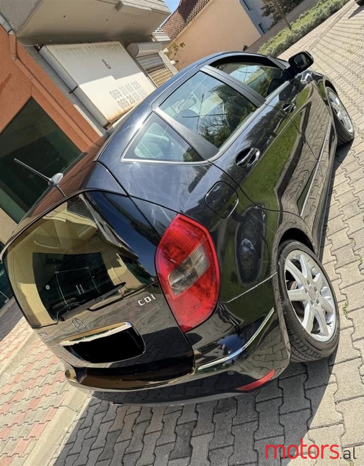 2009' Mercedes-Benz A 180 photo #4