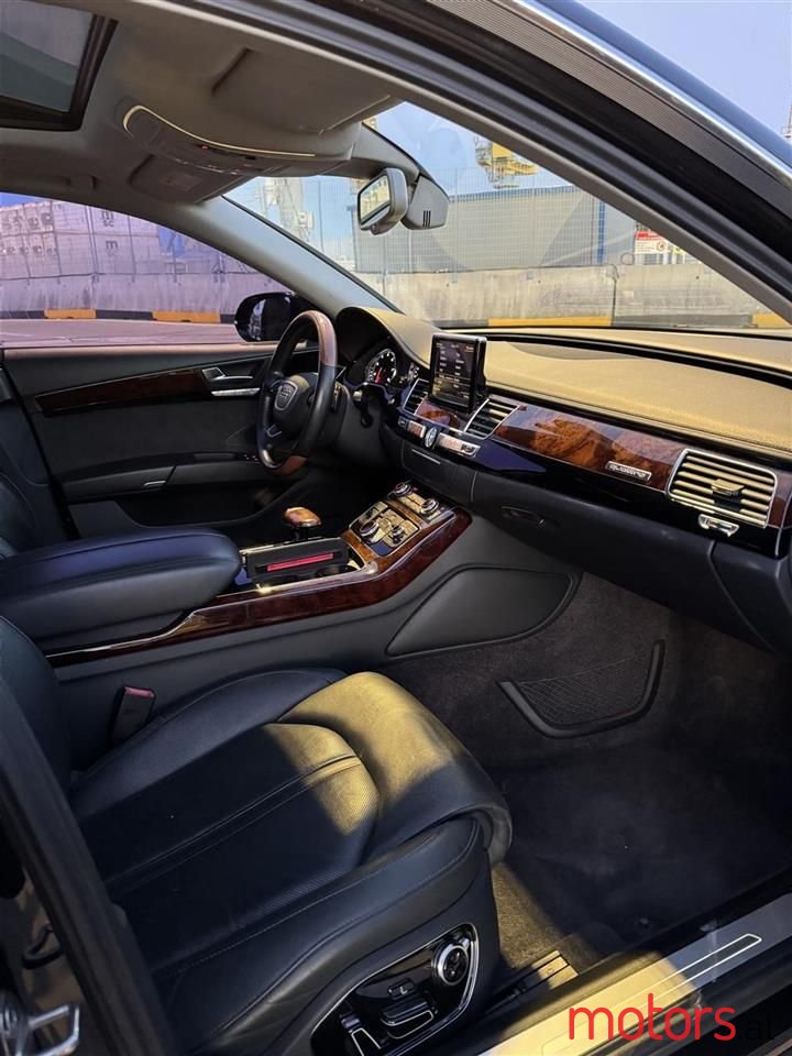 2011' Audi A8 photo #6