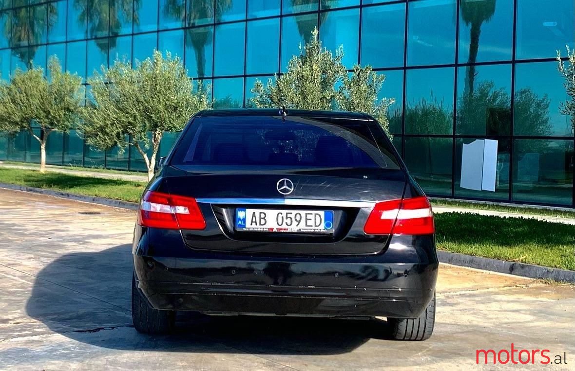 2012' Mercedes-Benz E 220 photo #6