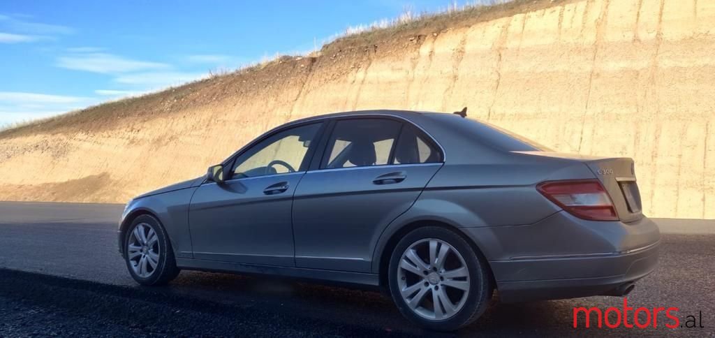 2011' Mercedes-Benz 300 photo #1