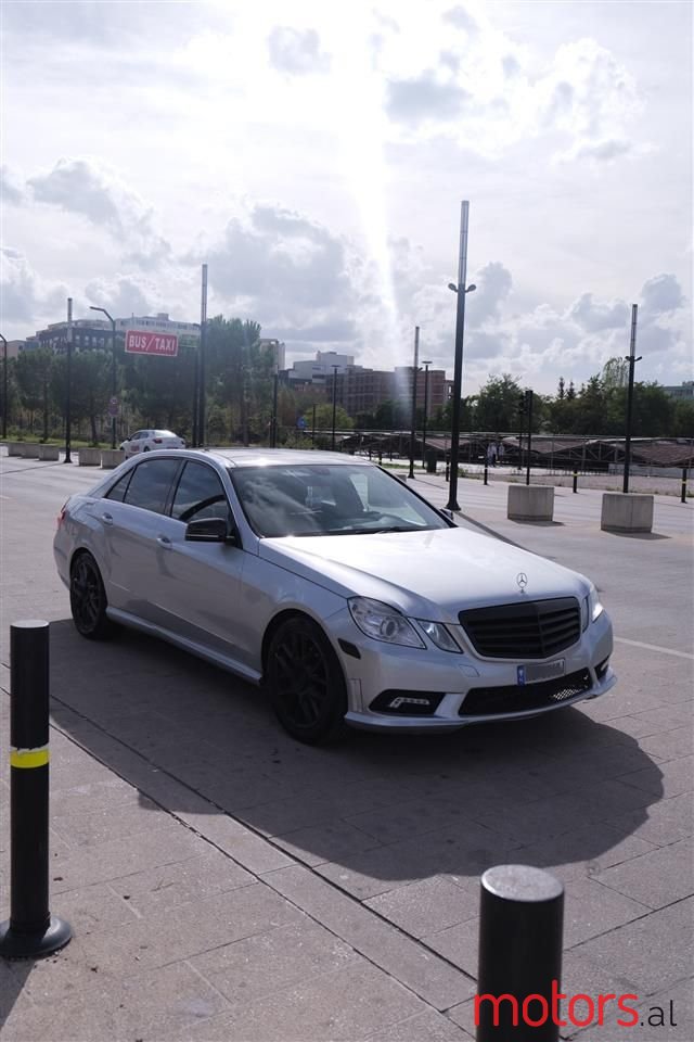 2011' Mercedes-Benz E 55 AMG photo #3