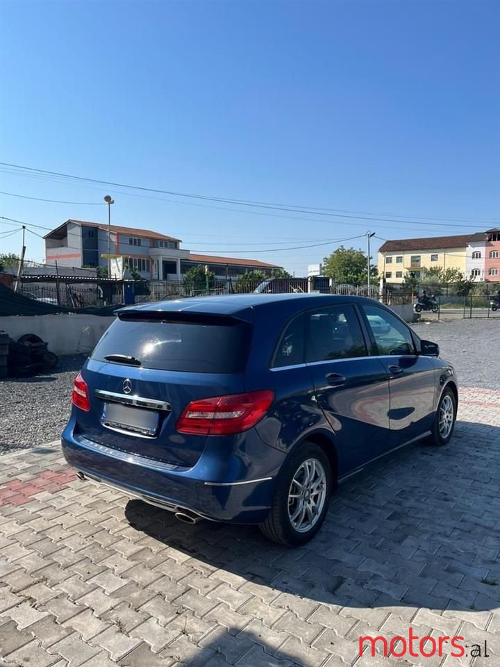 2012' Mercedes-Benz B 200 photo #4