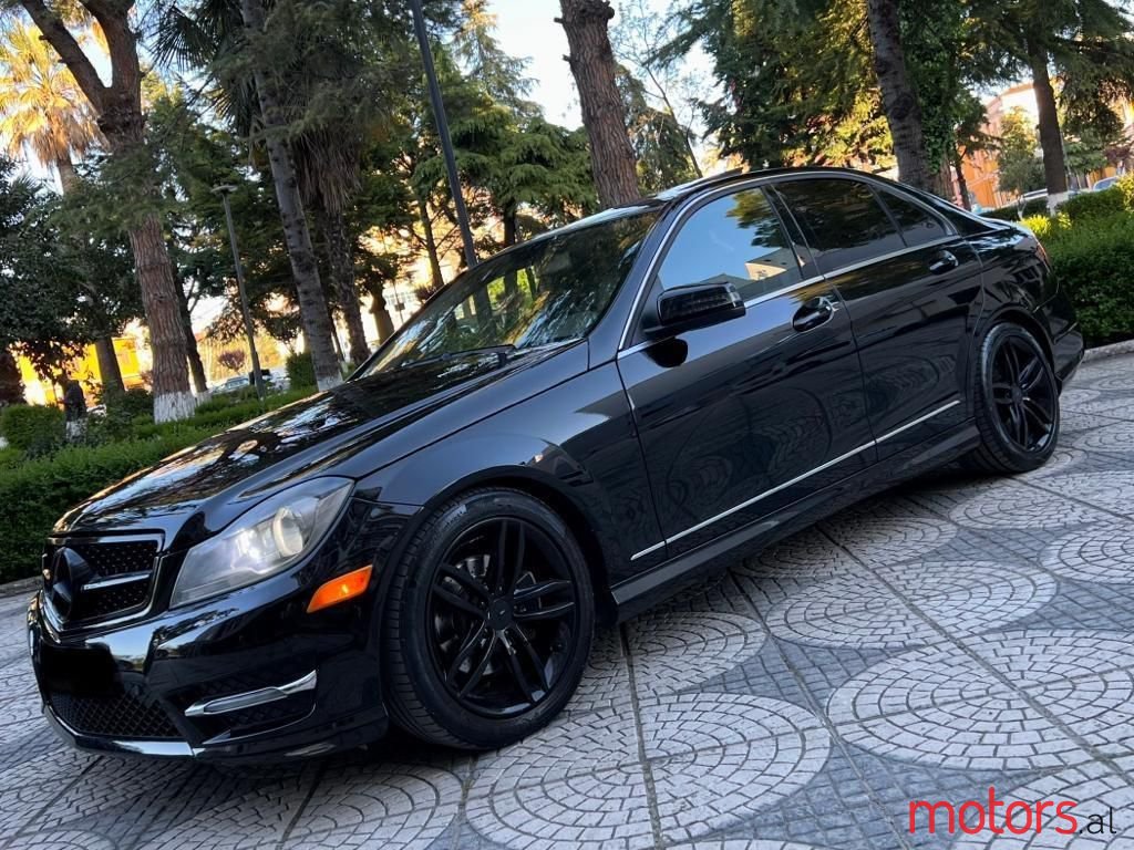 2012' Mercedes-Benz C 300 photo #1