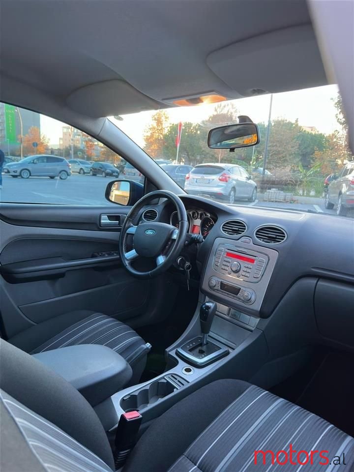 2010' Ford Focus photo #3