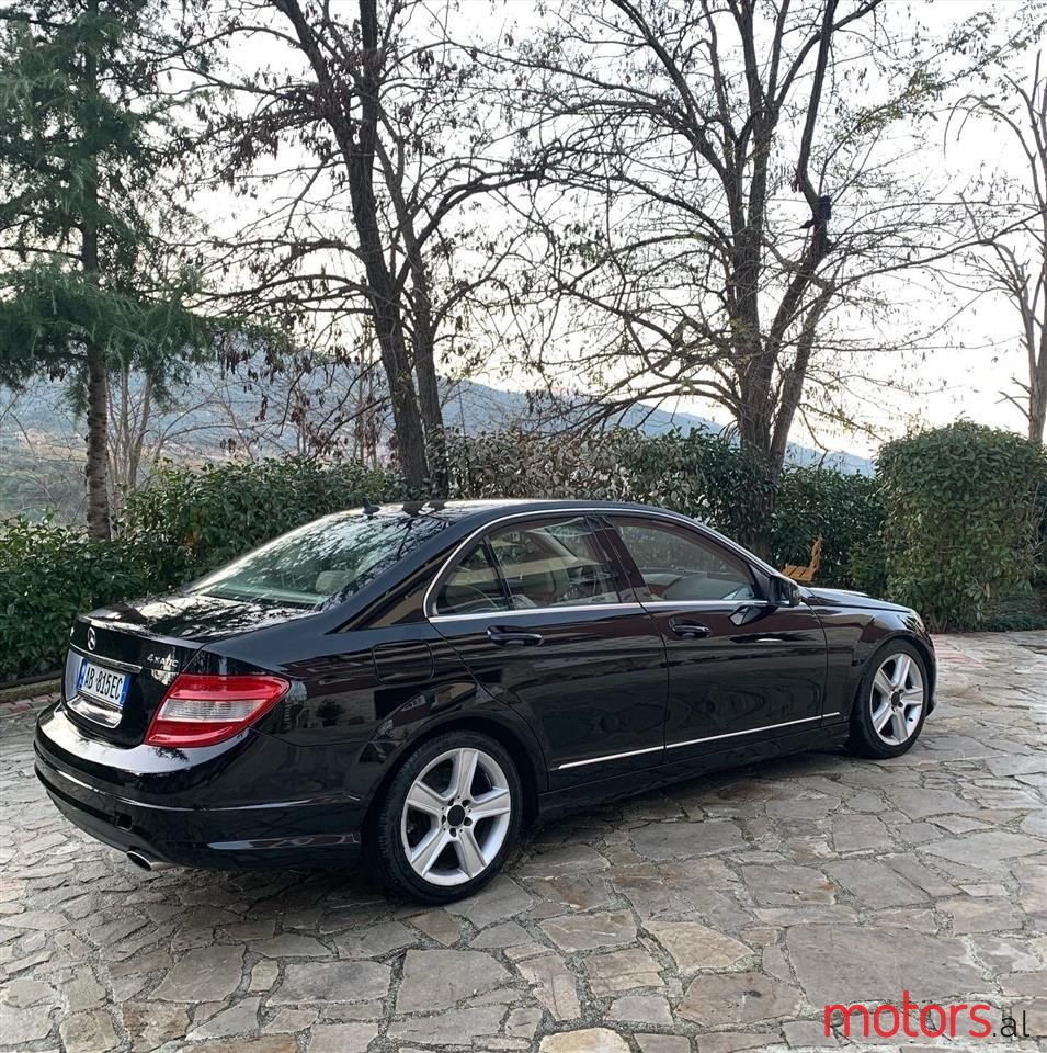 2011' Mercedes-Benz C 300 photo #3