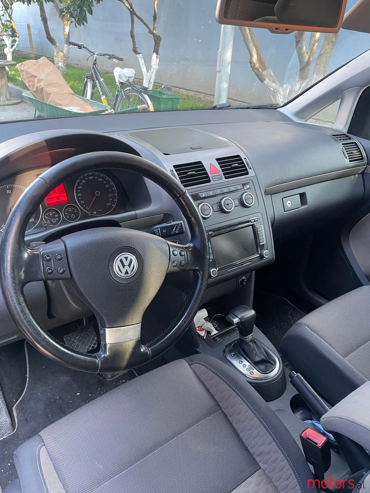 2008' Volkswagen Touran photo #5