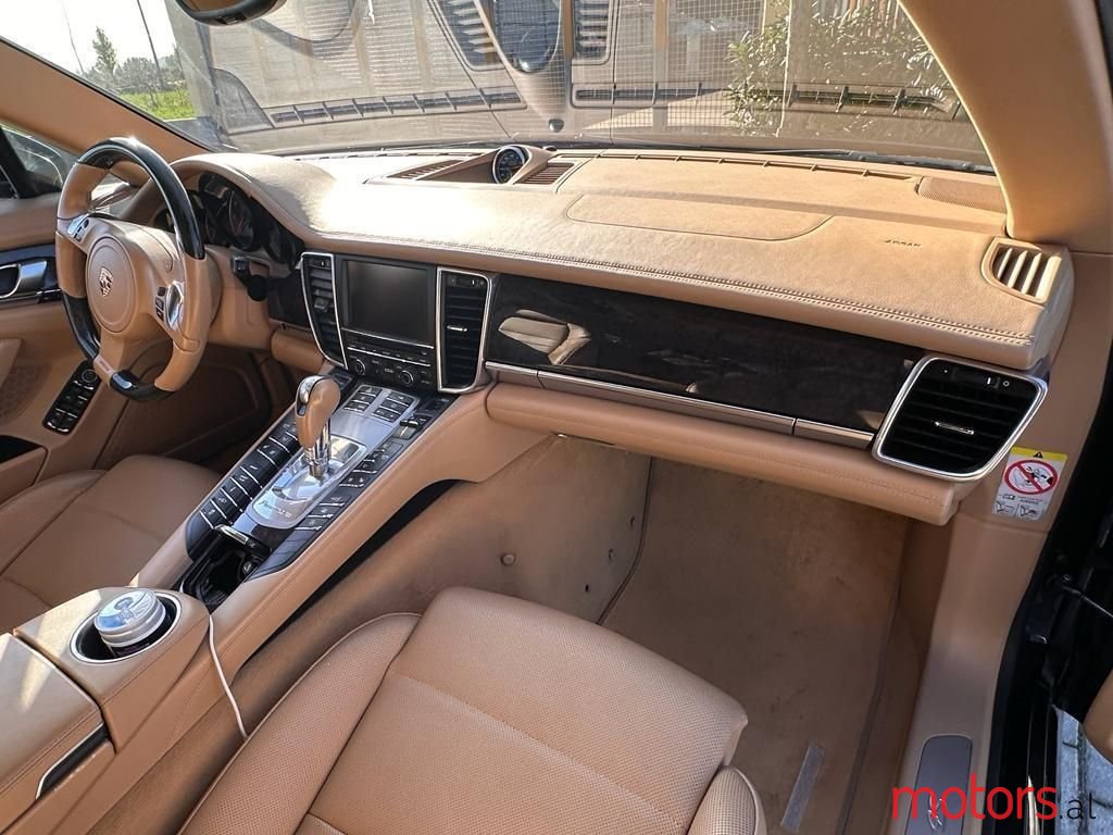 2010' Porsche Panamera photo #5