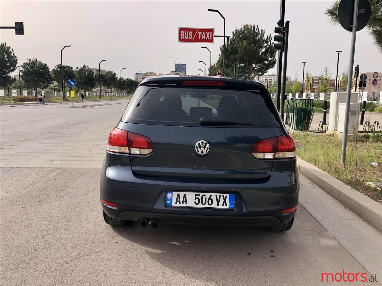 2011' Volkswagen Golf photo #4