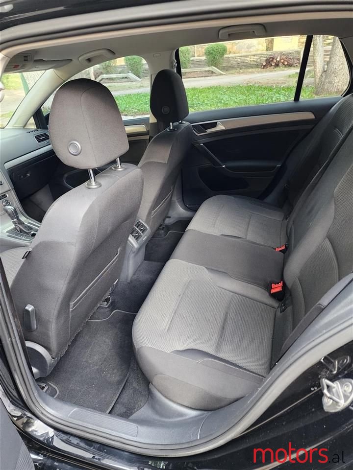 2016' Volkswagen Golf photo #3