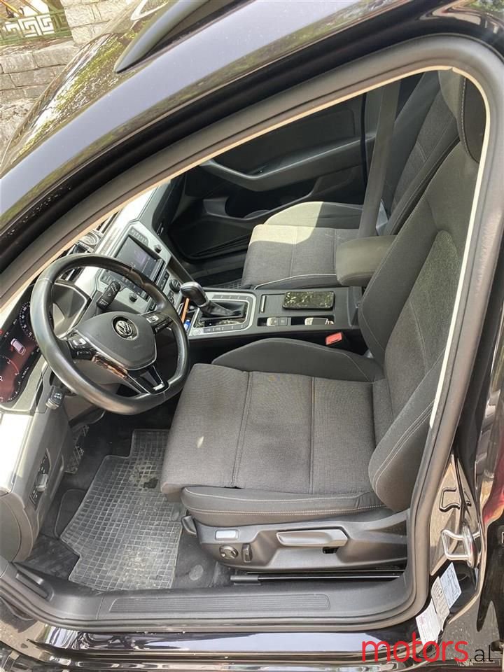 2017' Volkswagen Passat photo #5