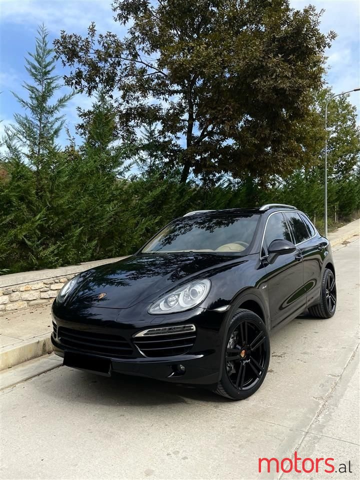 2012' Porsche Cayenne photo #2