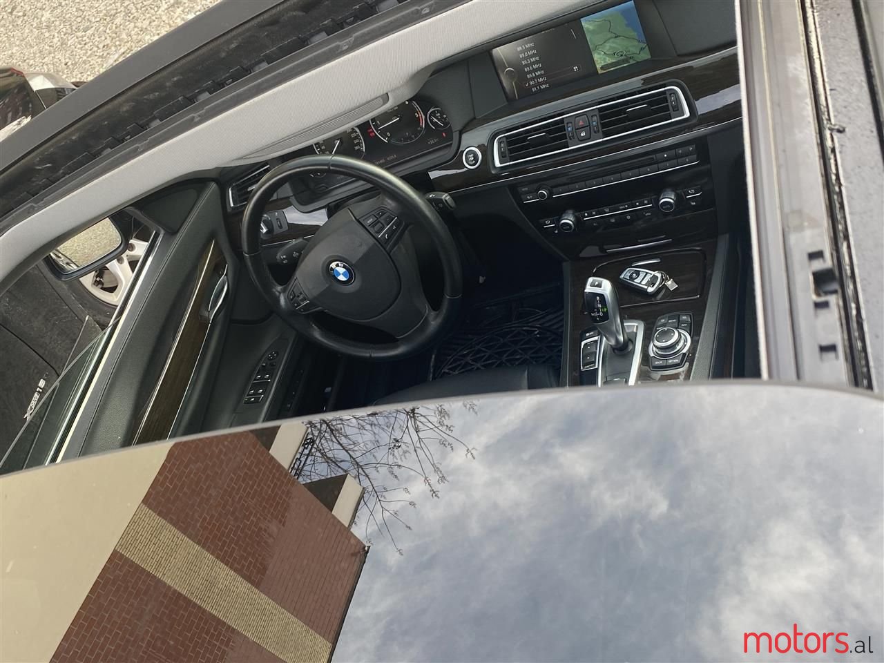 2010' BMW 730 photo #2