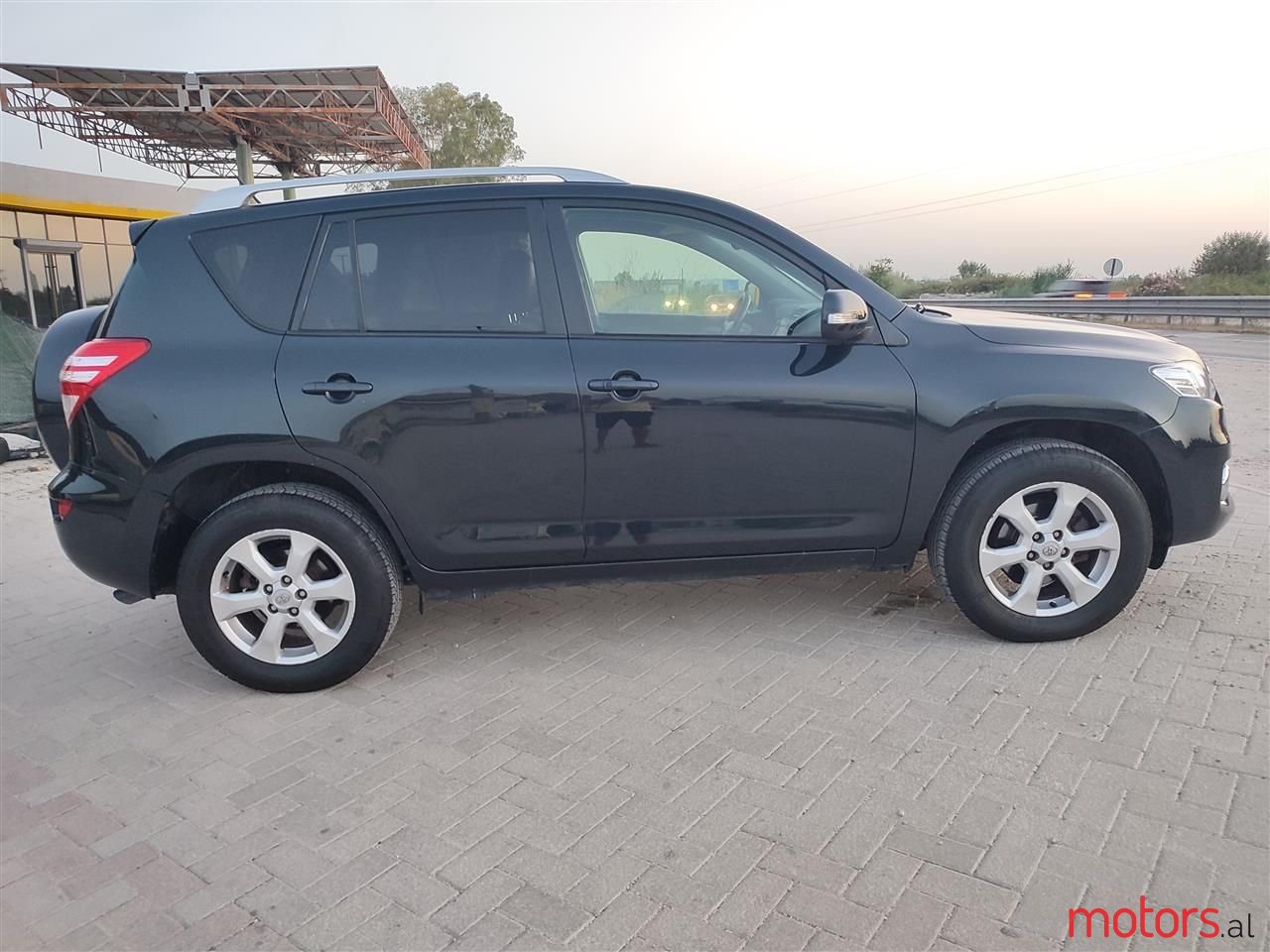 2011' Toyota RAV4 photo #4