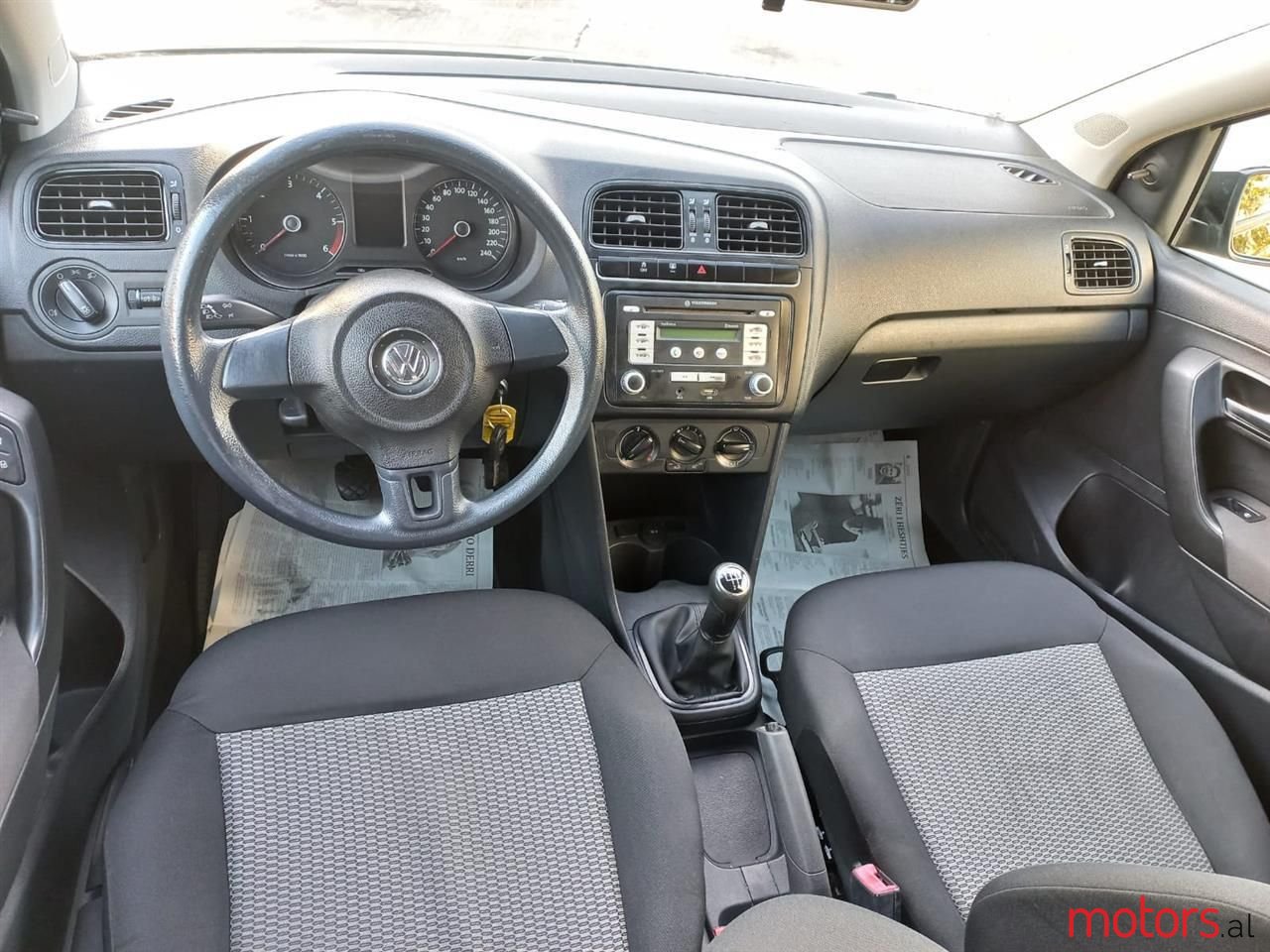 2013' Volkswagen Polo photo #3