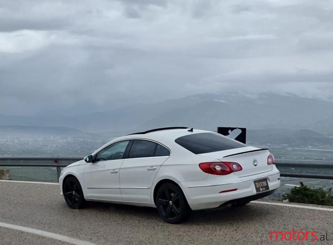 2009' Volkswagen Passat photo #2