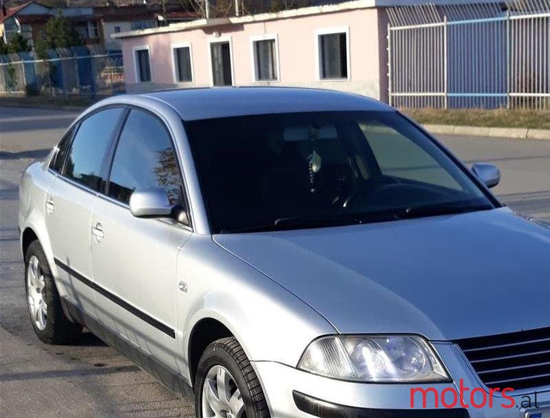 2001' Volkswagen Passat photo #2