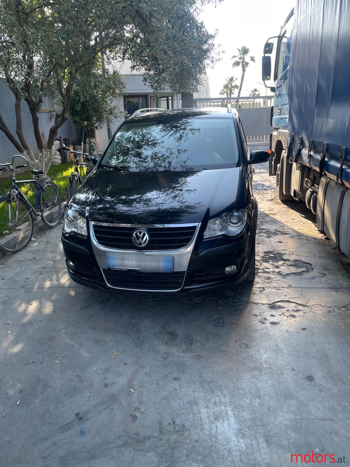 2008' Volkswagen Touran photo #1