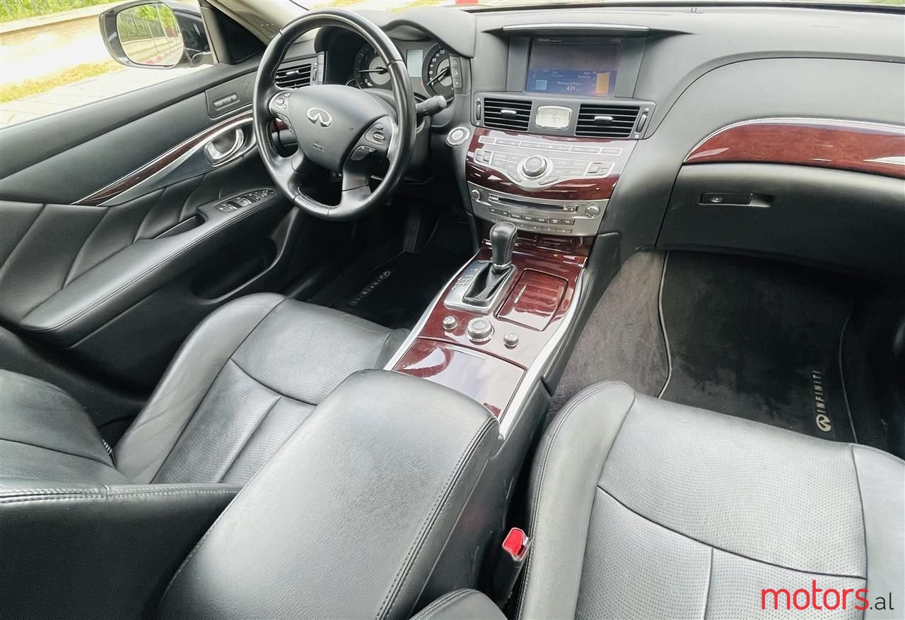 2017' Infiniti Q70 photo #5