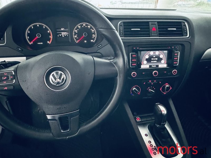 2011' Volkswagen Jetta photo #3