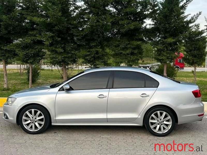 2012' Volkswagen Jetta photo #2