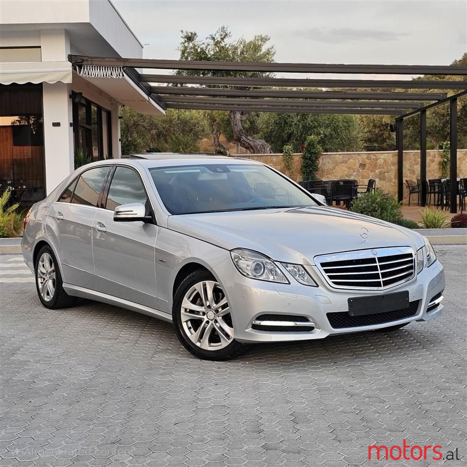 2011' Mercedes-Benz E 220 photo #2