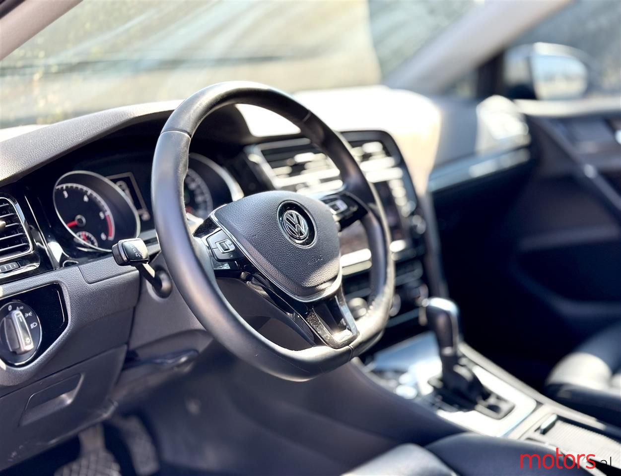 2015' Volkswagen Golf photo #5