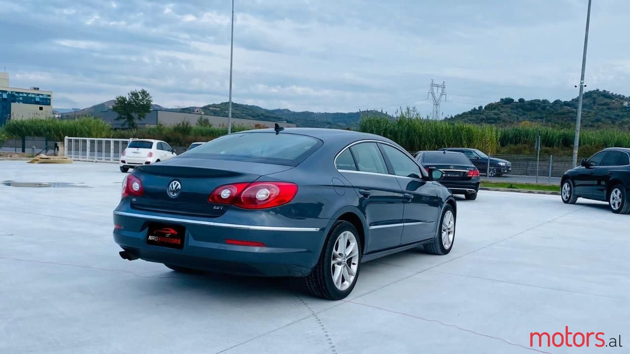 2011' Volkswagen photo #2